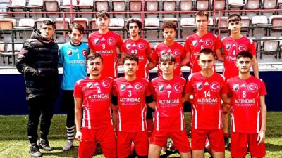 Güngören Belediye Stadı’nda oynanan İstanbul Gençlergücü spor Avcılar spor U-17