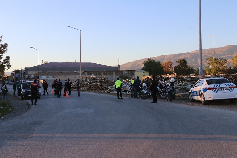 Erzincan Polisi, araması bulunan şahıslara yönelik yaptığı operasyonlarda 40 yıl