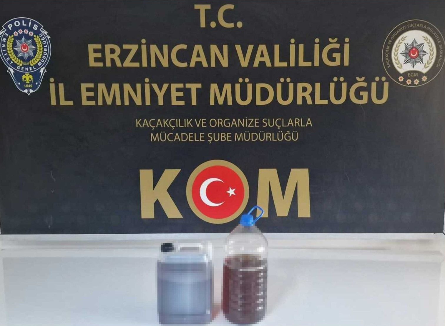 Erzincan Polisi tarafından gerçekleştirilen sahte alkol operasyonu kapsamında sahte alkol