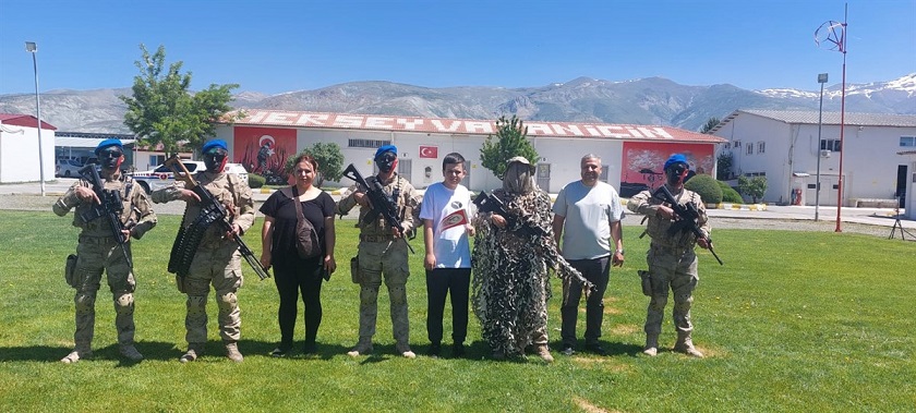 Erzincan Orgeneral Selahattin Demircioğlu Ortaokulu özel gereksinimli öğrenci ve öğretmenleri