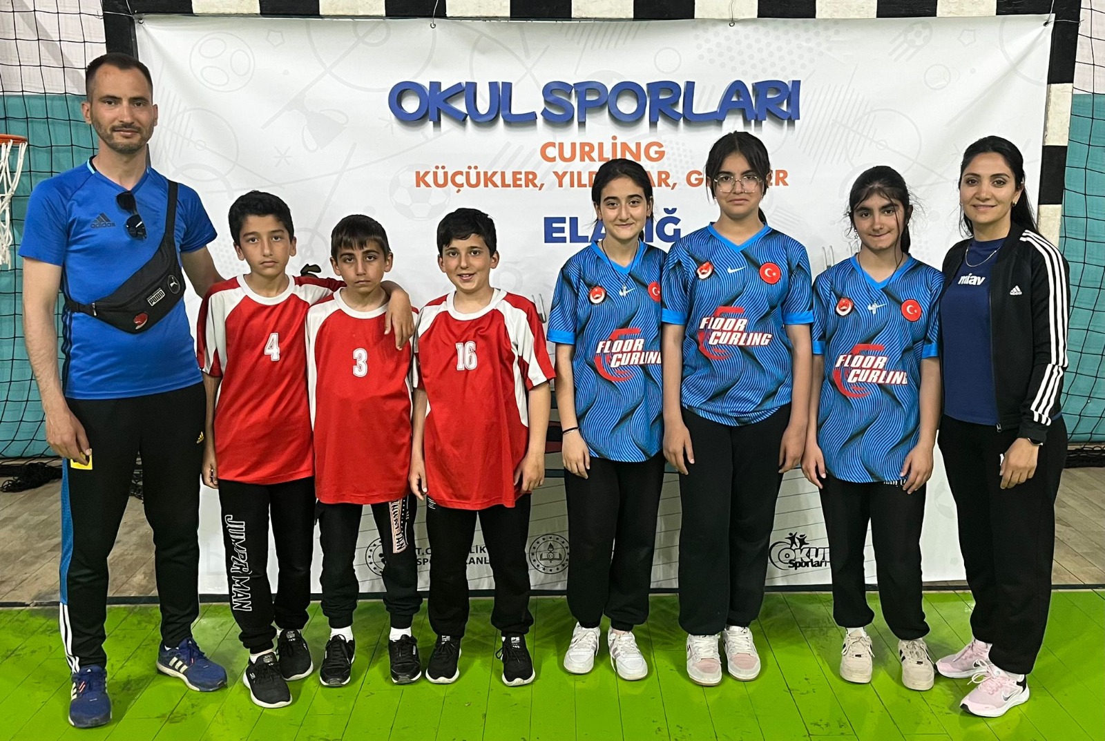 Erzincan Şehit Er Süleyman Aydın Ortaokulu erkek Floor Curling takımı,