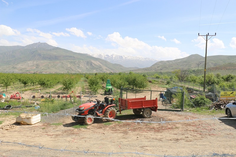 Erzincan’da tarıma yatırımlar tüm hızıyla devam ederken, uygulanan doğal yöntemlerle