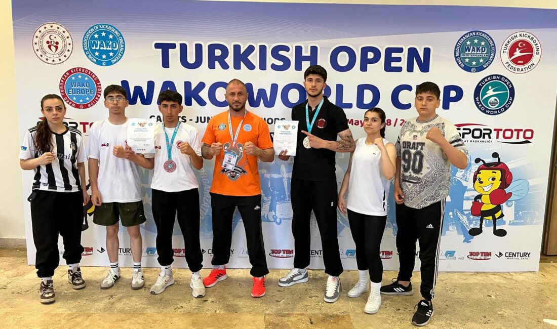 Erzincanlı kick boksçular Antalya'daki Dünya Kupası'ndan 3 madalya ile döndü!