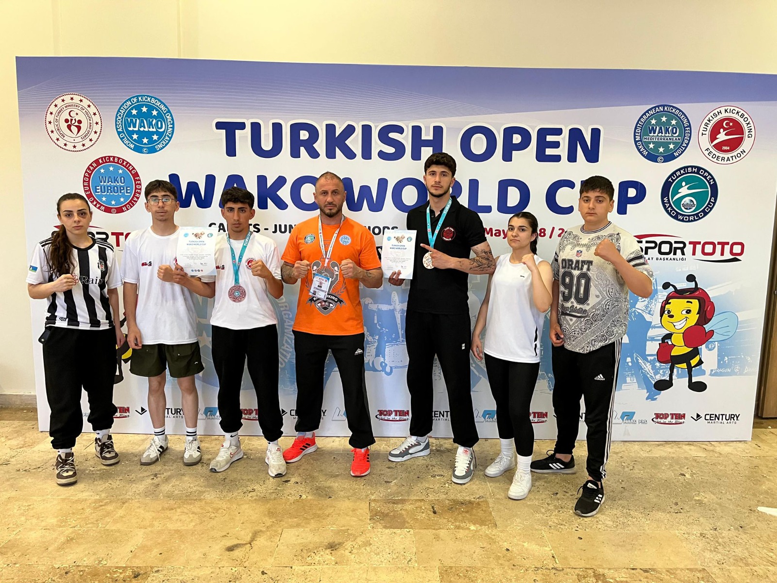 Erzincanlı kick boksçular Antalya'daki Dünya Kupası'ndan 3 madalya ile döndü!