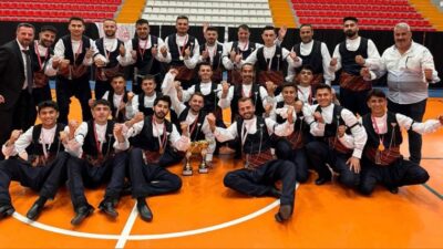 Erzincan Halk Oyunları ekibi, Kars'ta düzenlenen Elevan Halk Oyunları Grup