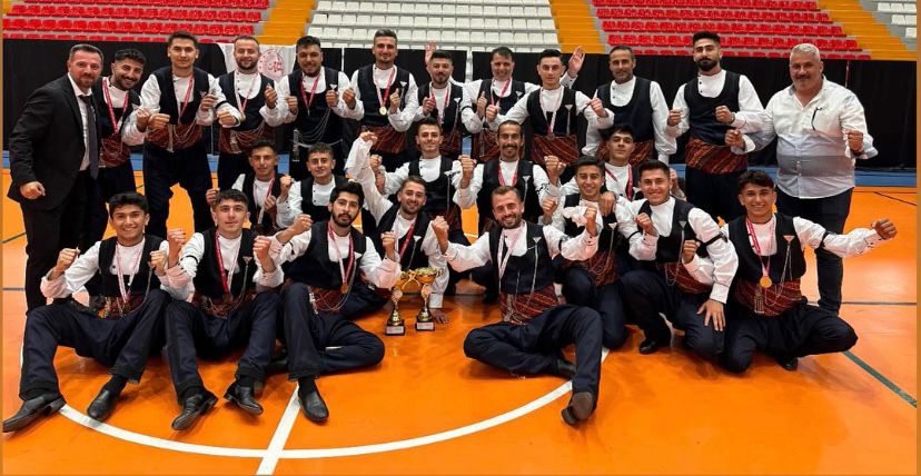 Erzincan Halk Oyunları ekibi, Kars'ta düzenlenen Elevan Halk Oyunları Grup