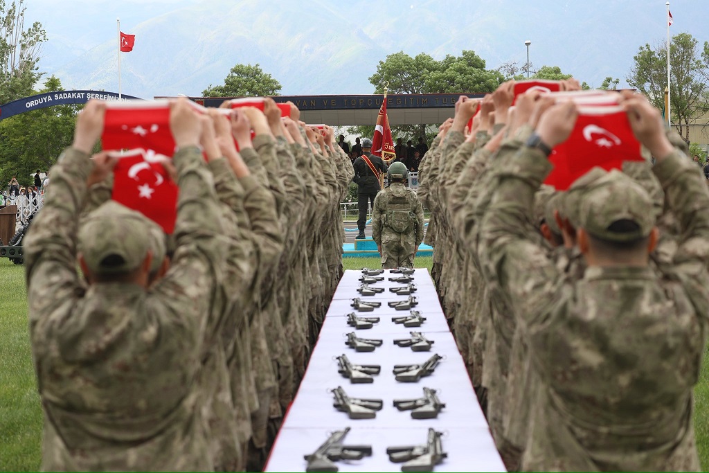 Erzincan ValisiHamza Aydoğdu ve Eşi Sn. Emine Aydoğdu, kent protokolüyle