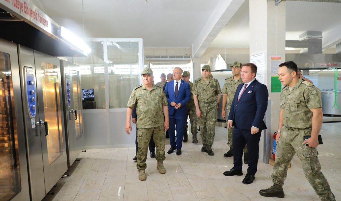 3'üncü Ordu Komutanlığında bulunan ve Erzincan Valiliğinin katkılarıyla yenilenen mutfağın