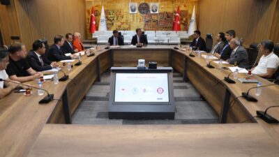 Erzincan Valisi Hamza Aydoğdu başkanlığında, Toplu Sera Bölgesi Çalışmaları toplantısı