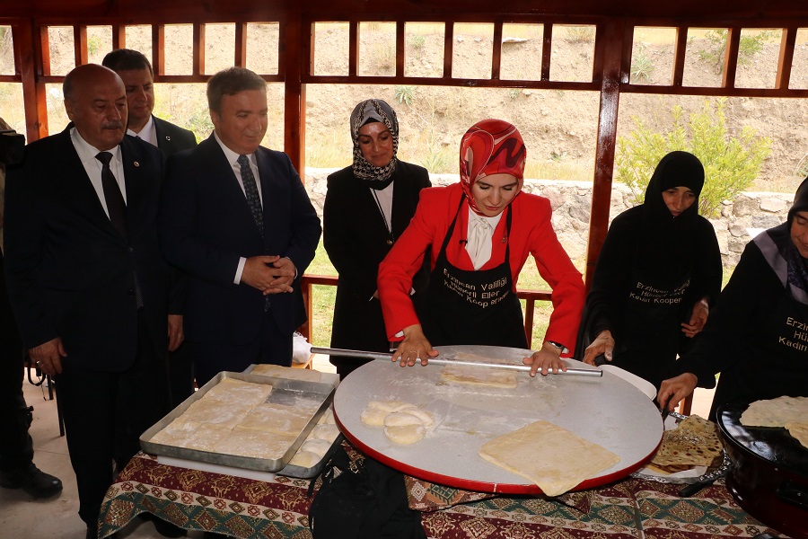 Bir dizi ziyaret ve açılışlarda bulunmak üzere Erzincan’a gelen Aile