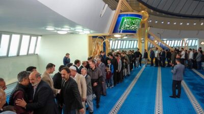 Yurdun dört bir yanında bayram coşkusu yaşanıyor. Erzincan’da da Camiler,