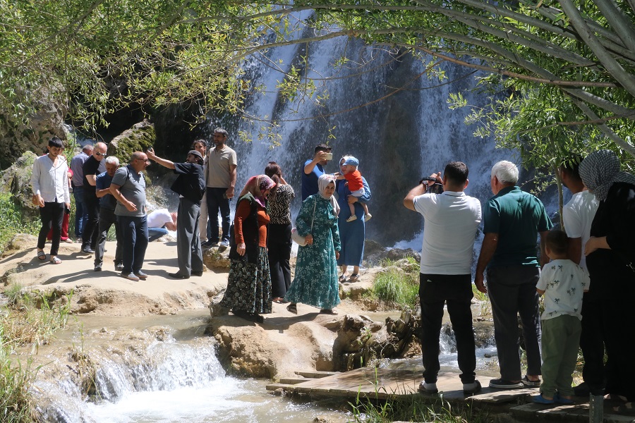 Son günlerde yaşanan aşırı sıcak havadan kaçan gurbetçiler, dünyanın en