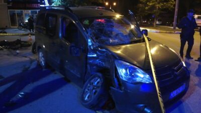 Erzincan’da gece 00.30 saatlerinde hafif ticari araç ile motosikletin çarpışması
