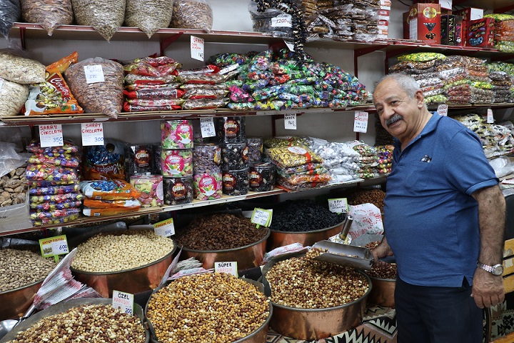Kurban Bayramı öncesinde Erzincan’da çarşı ve pazarlarda yoğunluk artarken, özellikle