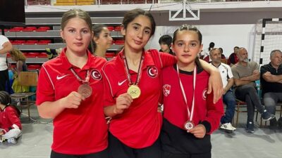 Cimin Siyah İnci Spor Kulübü güreşçileri, Sivas'taki U13 Türkiye Şampiyonası'na