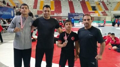 Erzincan Gençlik Spor Kulübü güreşçileri, Sivas'taki Türkiye Şampiyonası'nda önemli dereceler