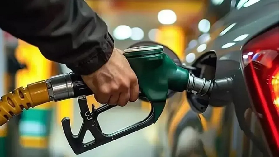 Petrol fiyatlarındaki küresel artış, motorin fiyatlarına zam olarak yansıyor. 17