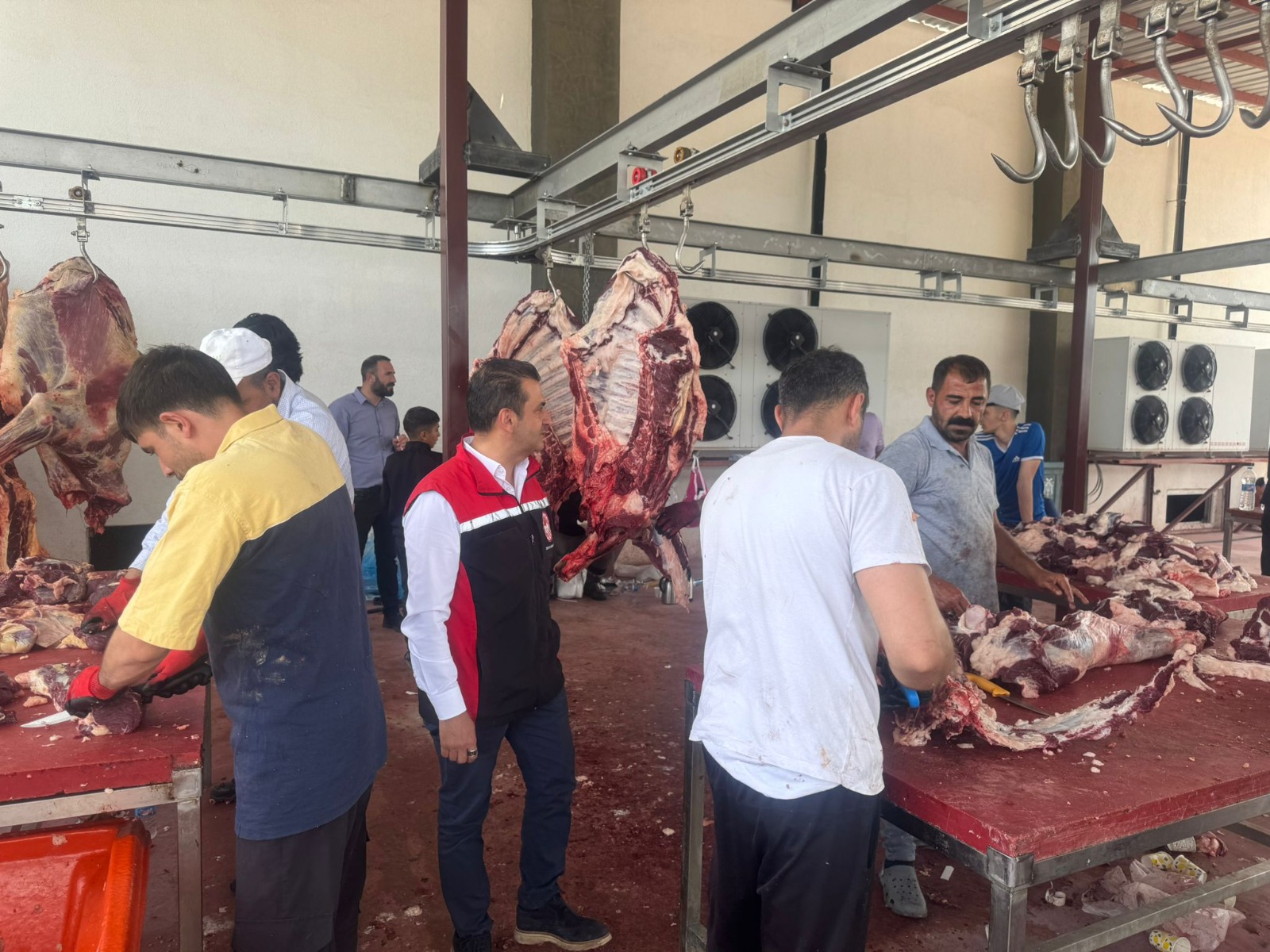 Erzincan’da Kurban Bayramının ilk günü ruhsatlı mezbahanelerde inanılmaz bir yoğunluk