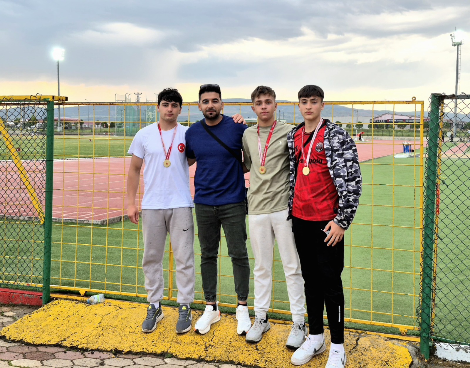 Erzincanlı atletler Ahmet Berat Bozdemir, Poyraz Aslan ve Görkem Gül,