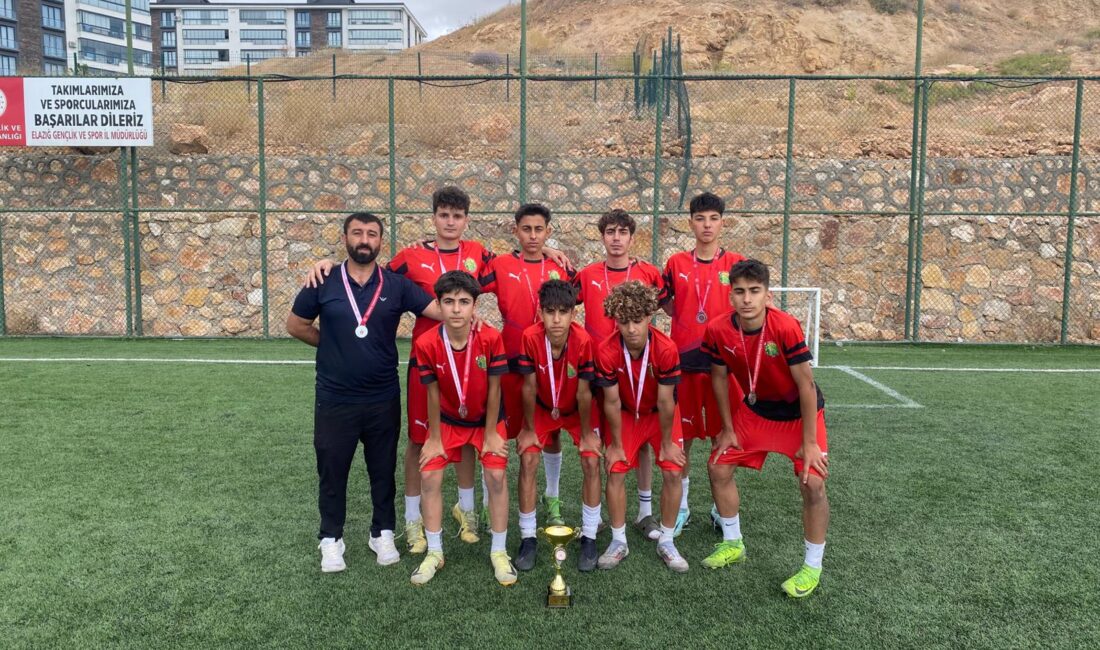 Erzincan erkek futbol takımı, Elazığ'da düzenlenen "Sokaklar Bizim" grup müsabakalarında