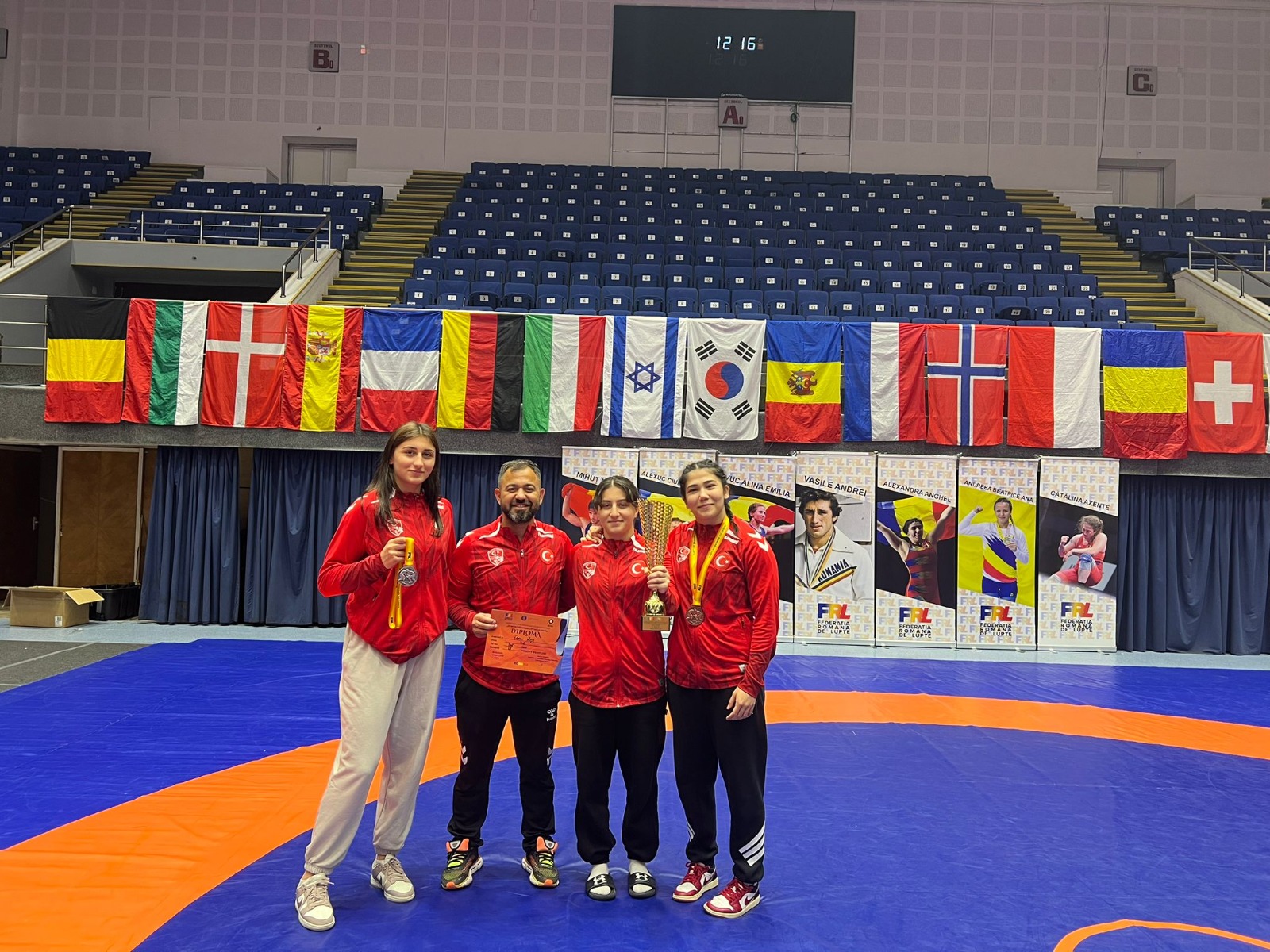 U20 Kadın Güreş Milli Takımımız, Romanya'nın başkenti Bükreş'te düzenlenen U20