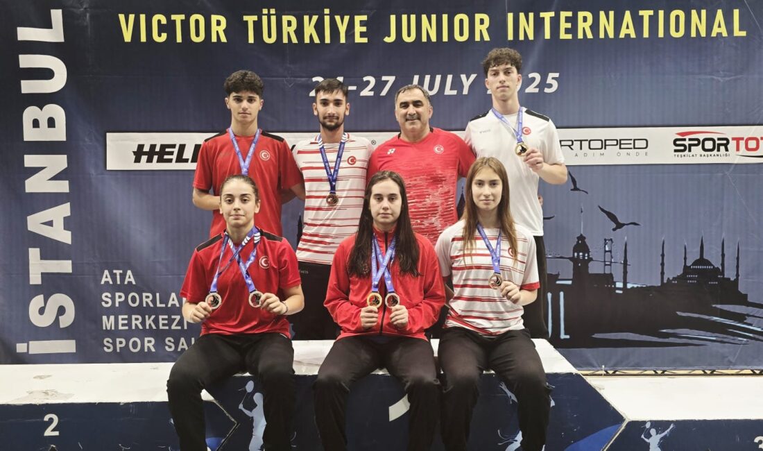 İstanbul’da yapılan “VICTOR Türkiye Junior International 2025” Turnuvası’nda milli takımda