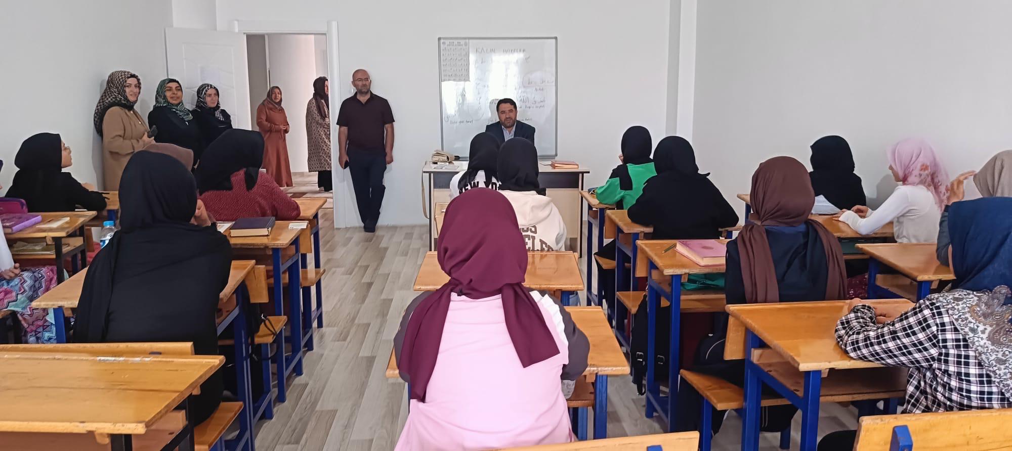Tam Zamanlı Yaz Kur’an Kursunda; Kur’an-ı Kerim’i mahreç ve tecvid