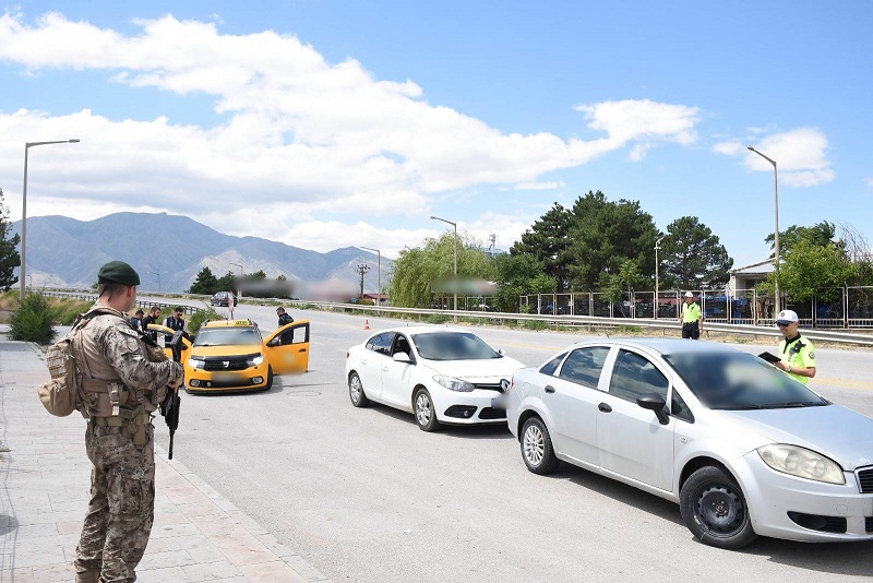 Erzincan İl Emniyet Müdürlüğü ekipleri Huzur Türkiye Uygulaması kapsamında il