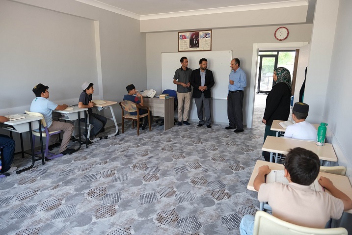 Erzincan İl Müftülüğüne bağlı Divarcı Kur’an Kursu’nu ziyaret eden il