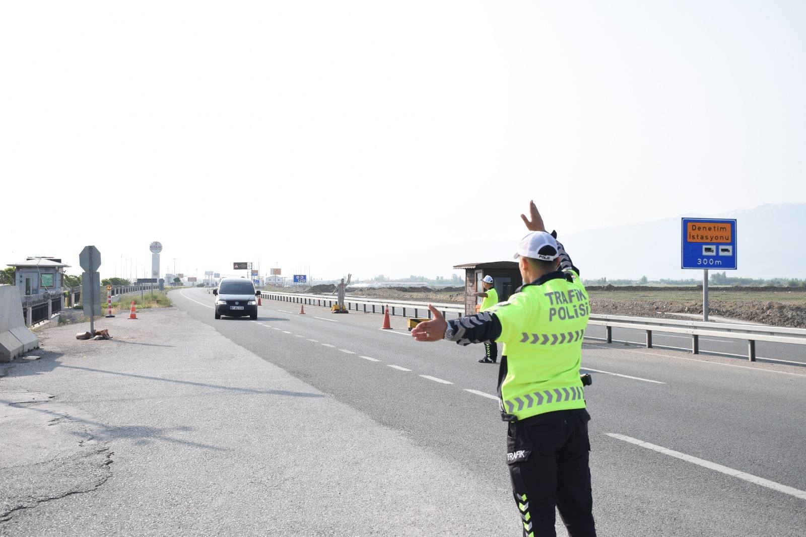 Erzincan Polisi, araması bulunan şahıslara yönelik yaptığı operasyonlarda 24 yıl