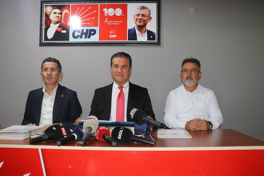 CHP Erzincan Milletvekili Mustafa Sarıgül, CHP Erzincan İl Başkanlığında bir