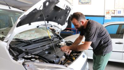 Hava sıcaklıklarında son günlerde arttığı Erzincan’da araç klimalarına duyulan ihtiyaç