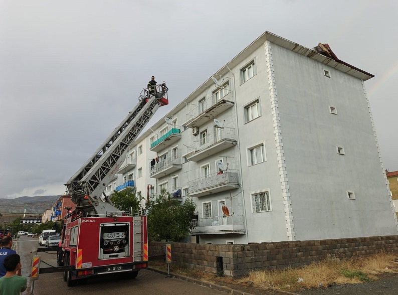 Erzincan’da bugün akşam saatlerinde etkili olan sağanak yağmurla birlikte çıkan