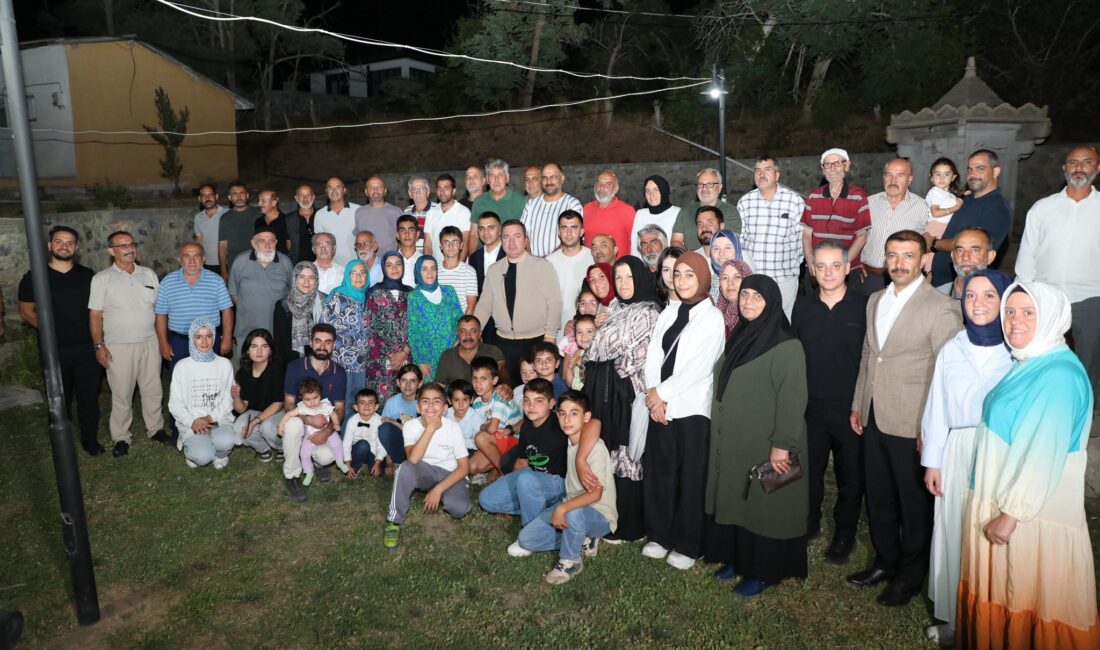 Köy ziyaretlerini sürdüren Erzincan Valisi Hamza Aydoğdu, beraberindeki birim amirleriyle