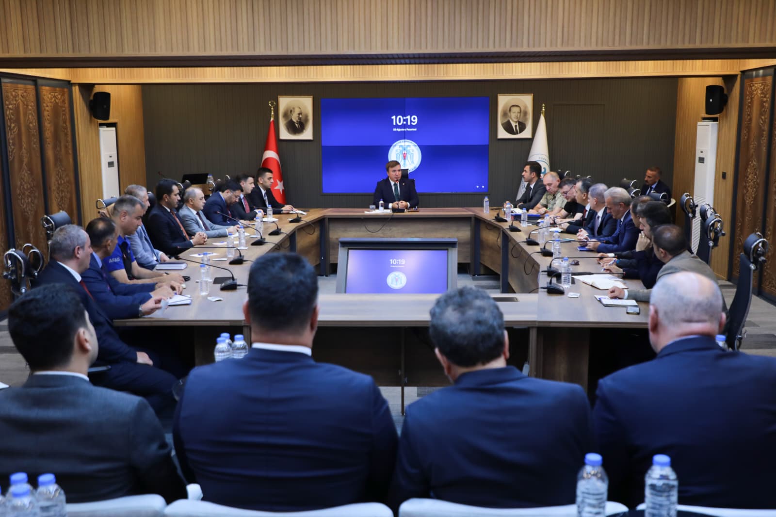 Erzincan Valisi Hamza Aydoğdu başkanlığında vali yardımcıları ve birim amirlerinin