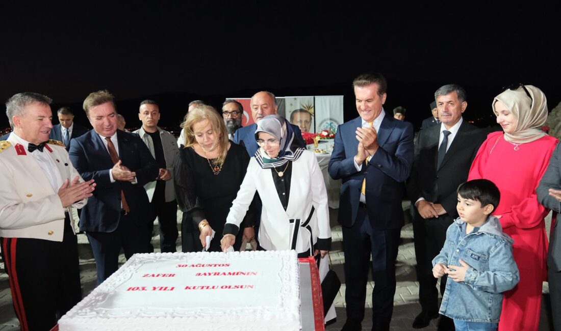 30 Ağustos Zaferi'nin 103. yıl dönümü kutlamaları münasebetiyle Vali Hamza