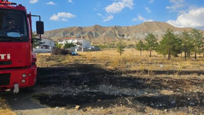 Akşam saatlerinde Erzincan Çukurkuyu Bulutlu Mahallesinde meydana gelen arazi yangını