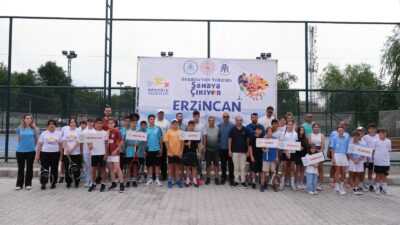 Erzincan, Anadolu Yıldızlar Ligi Tenis müsabakalarına ev sahipliği yapıyor. 8