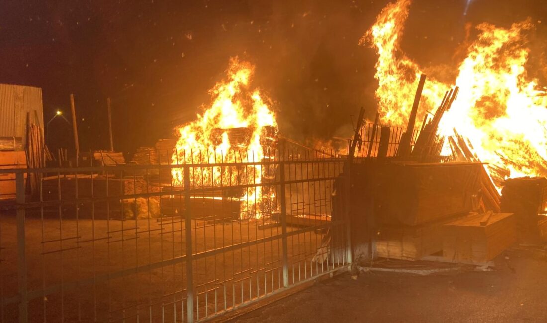 Erzincan'da Keresteciler Sitesi'nde yangın çıktı. Yangın diğer iş yerlerine sirayet