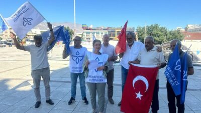 Hür-Sen Konfederasyonu Hürriyetçi Eğitim Sen Erzincan şubesi adına açıklama yapan