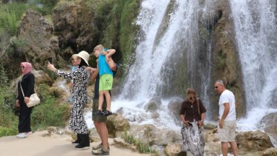 Son günlerde yaşanan aşırı sıcak havadan kaçan gurbetçiler, dünyanın en