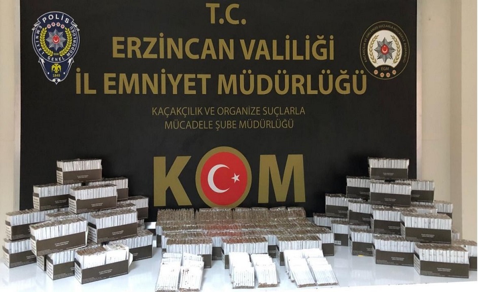 Erzincan polisi tarafından yapılan kaçak sigara, tütün ve makaron operasyonunda,