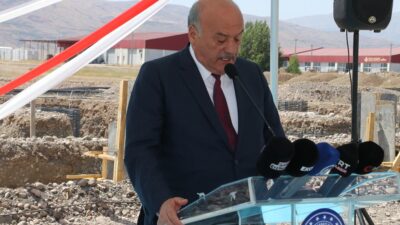 Erzincan Örnek Sanayi Sitesi Temel Atma Töreninde konuşan AK Parti
