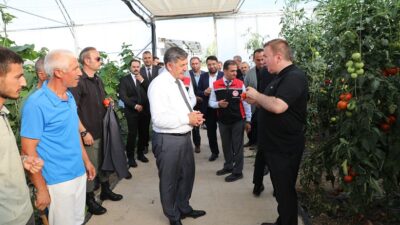 Uçak Mühendisliği mezunu olan Ömer Uysal mesleğini bırakarak ailesiyle birlikte