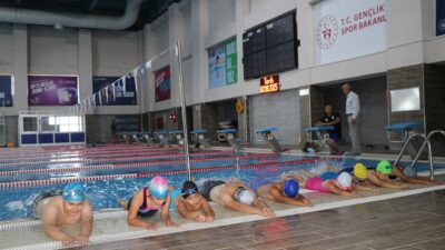 Erzincan Gençlik ve Spor İl Müdürlüğü tarafından faaliyete koyulan yüzme