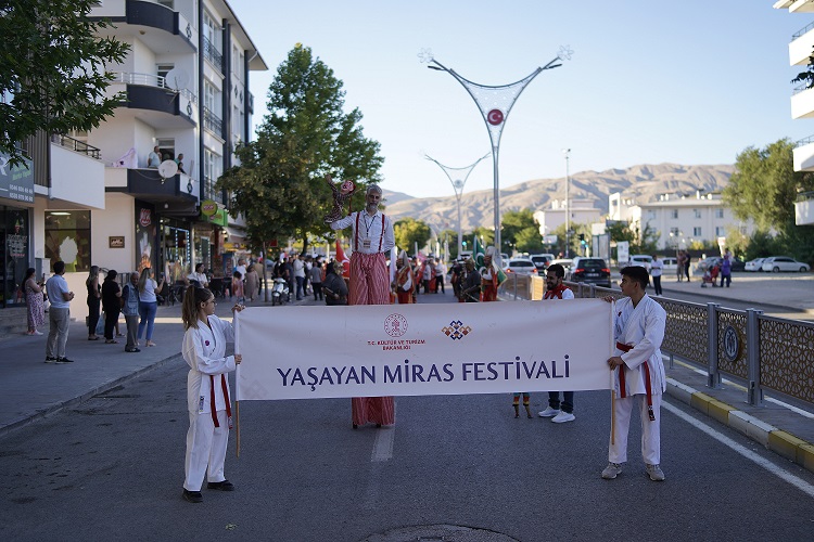 Kültür ve Turizm Bakanlığının maddi katkıları ile Erzincan Valiliği ve
