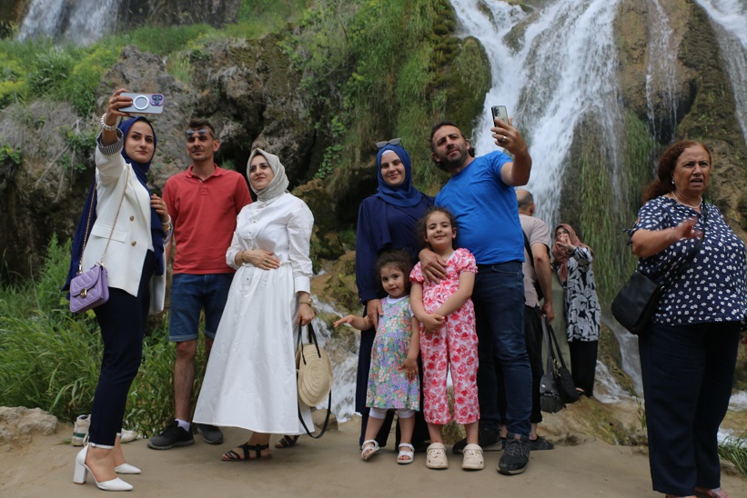 Erzincan Çağlayan beldesinde bulunan ve her mevsim ziyaretçilerine farklı görsel