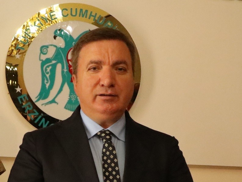 30 Ağustos Zafer Bayramı Mesajı yayımlayan Erzincan Valisi. Doç. Dr.