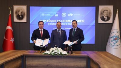 Bir dizi ziyaret ve açılışlarda bulunmak üzere Erzincan’a gelen Sanayi