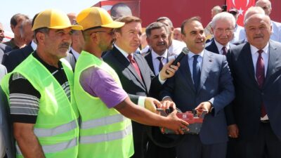 Erzincan Örnek Sanayi Sitesi Temel Atma Törenine katılan Sanayi ve